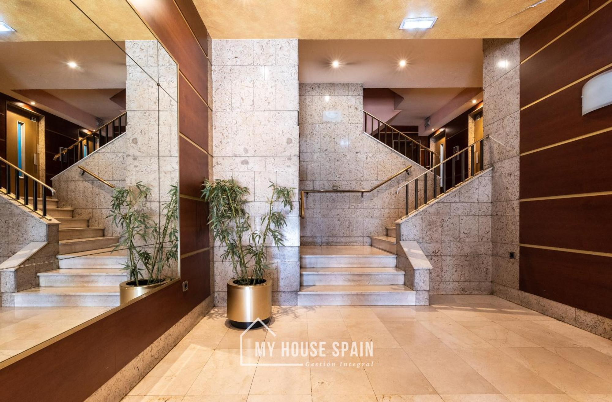 Myhousespain - Amplio Y Centrico Piso En Apartamento *