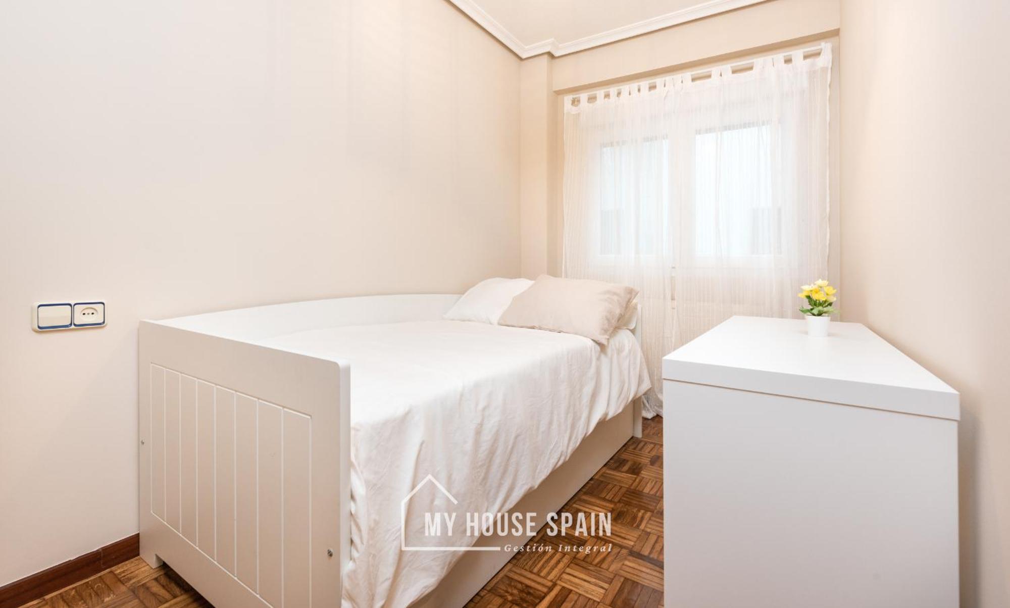 Myhousespain - Amplio Y Centrico Piso En Apartamento *