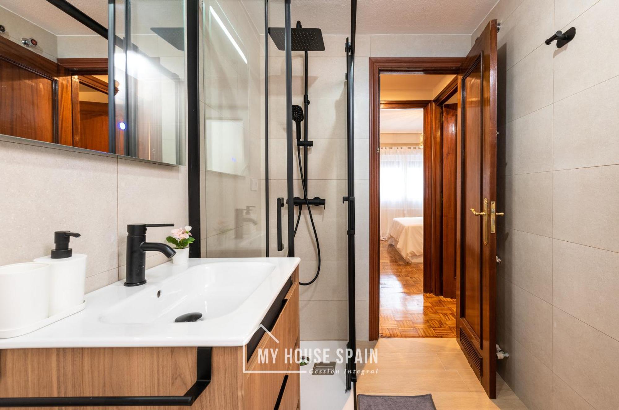 Myhousespain - Amplio Y Centrico Piso En Oviedo