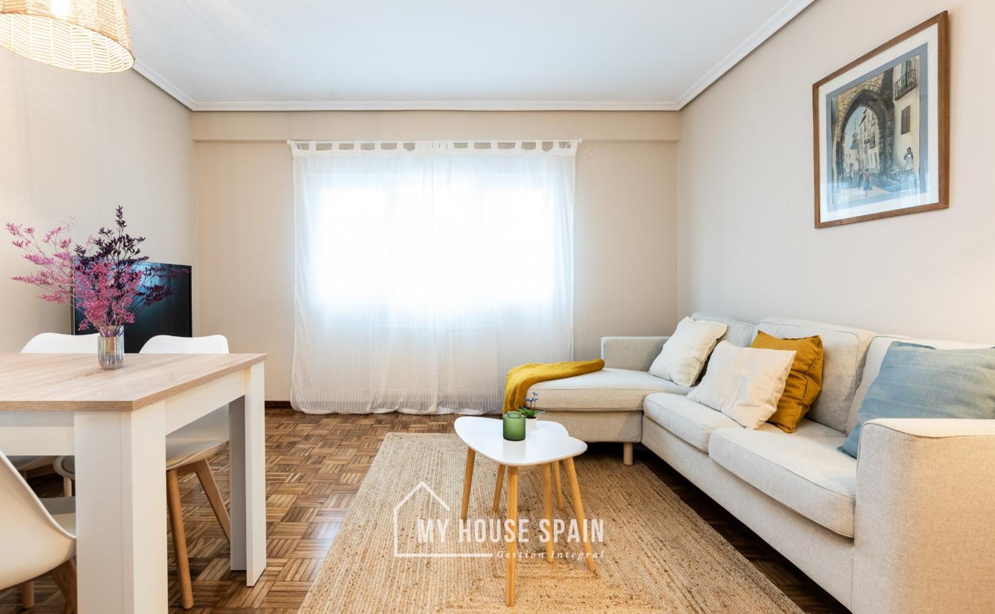 Myhousespain - Amplio Y Centrico Piso En Oviedo