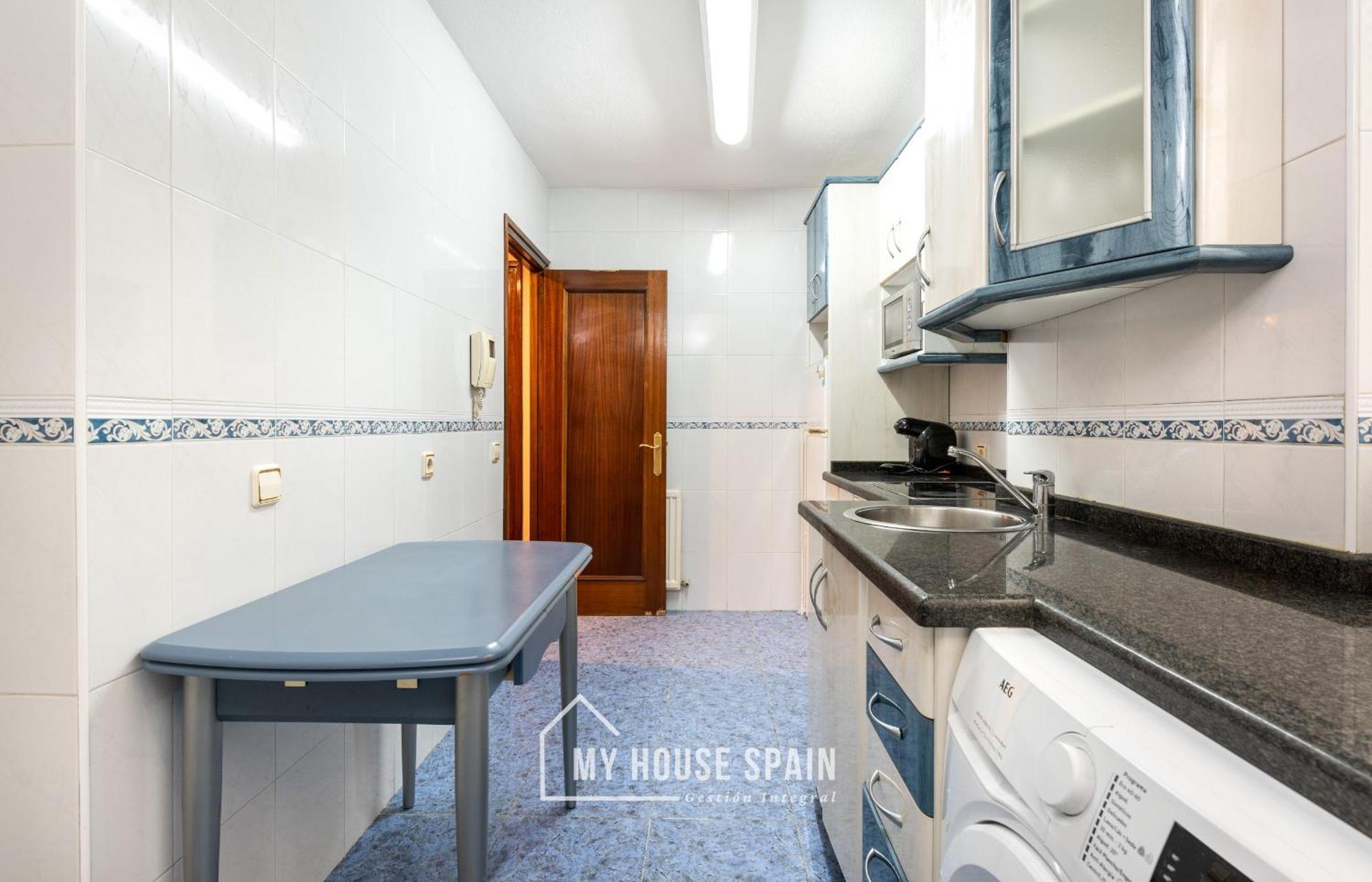 Myhousespain - Amplio Y Centrico Piso En Apartamento *